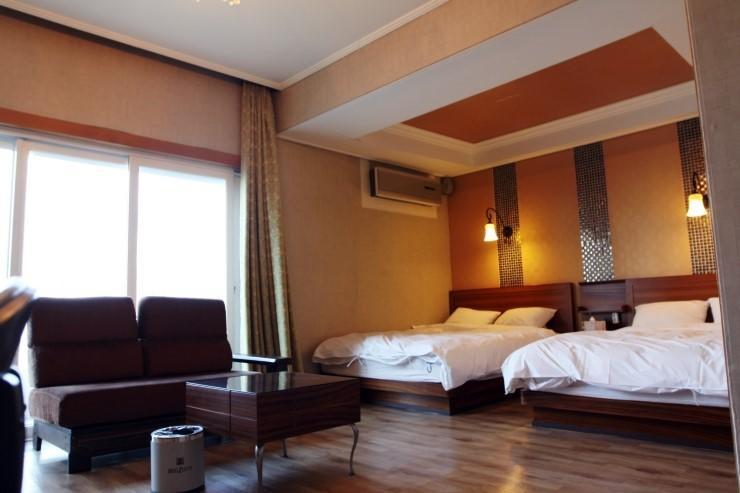 בוריאונג Zenith Hotel מראה חיצוני תמונה