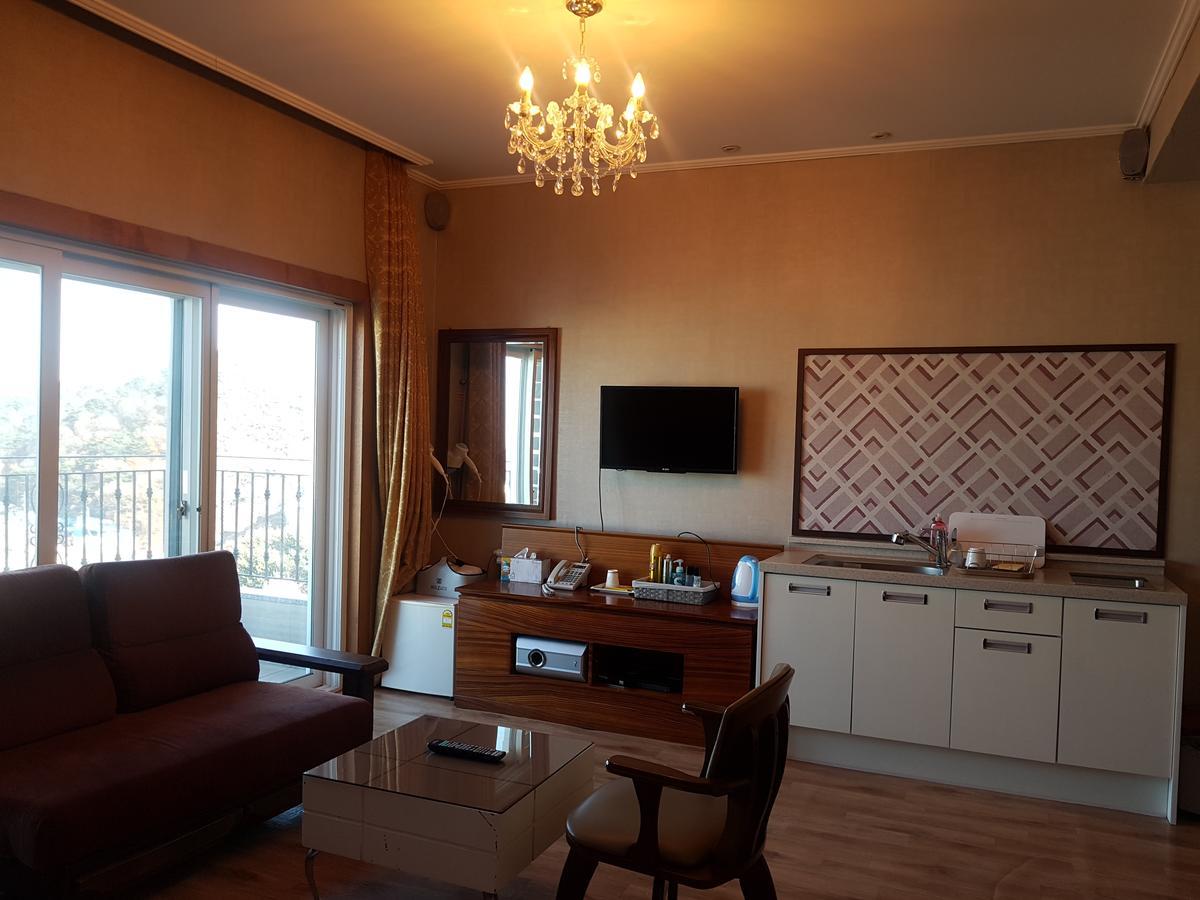 בוריאונג Zenith Hotel מראה חיצוני תמונה